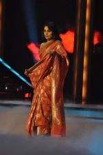 Rani Mukherjee on the sets of Jhalak Dikhla Jaa in Filmistan on 18th Sept 2012 (301).JPG